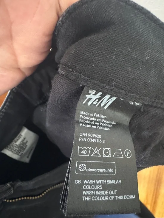 H&M Women's Black Skinny Jeans with Distressed Knees - Picture 7 of 7